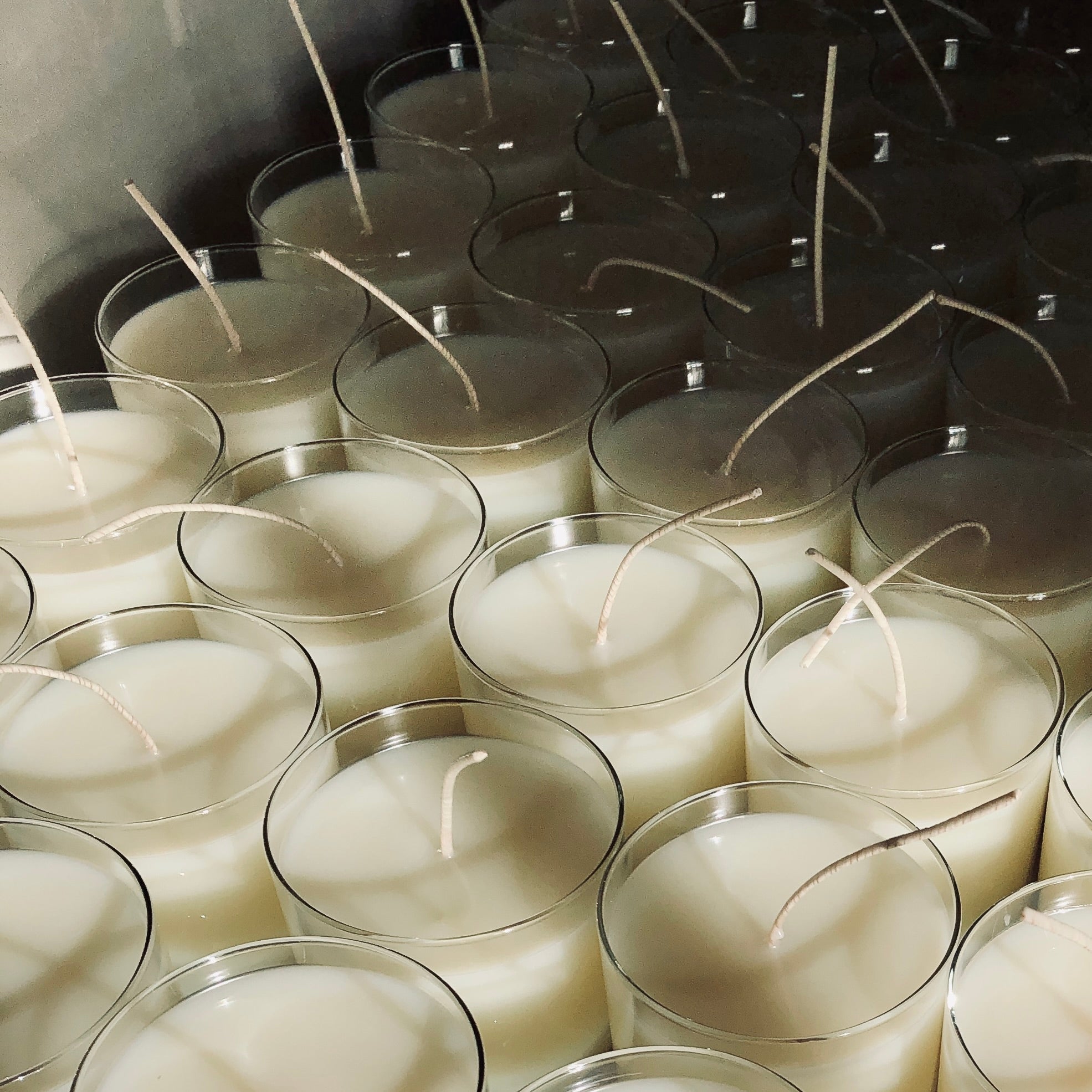 Natural and Non-toxic scented luxury coconut soy wax candle.